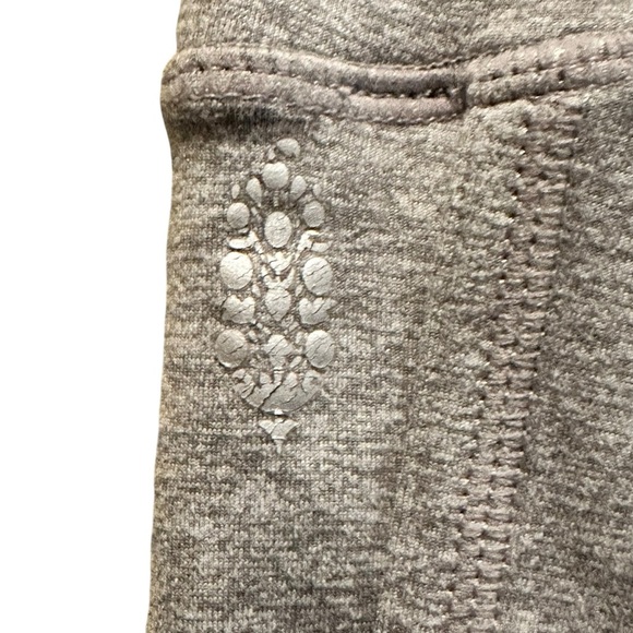 Free People Movement Infinity Leggings Women's Small Grey Cut Out 21” Inseam - Picture 6 of 10